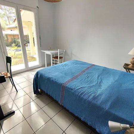 Avec Jardin Proche Des Plages, Accueillant 6 Personnes - Fr-1-736-56 Villa *