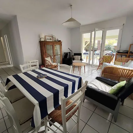 Villa Avec Jardin Proche Des Plages, Accueillant 6 Personnes - Fr-1-736-56 *